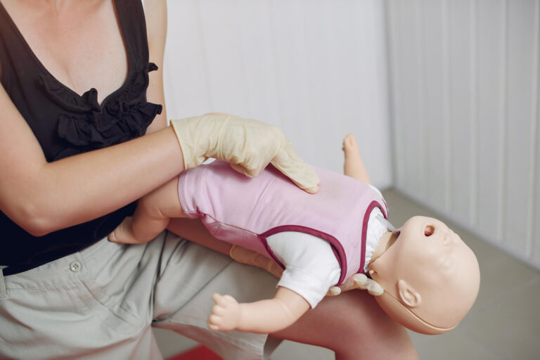 gestes premiers secours bébé
